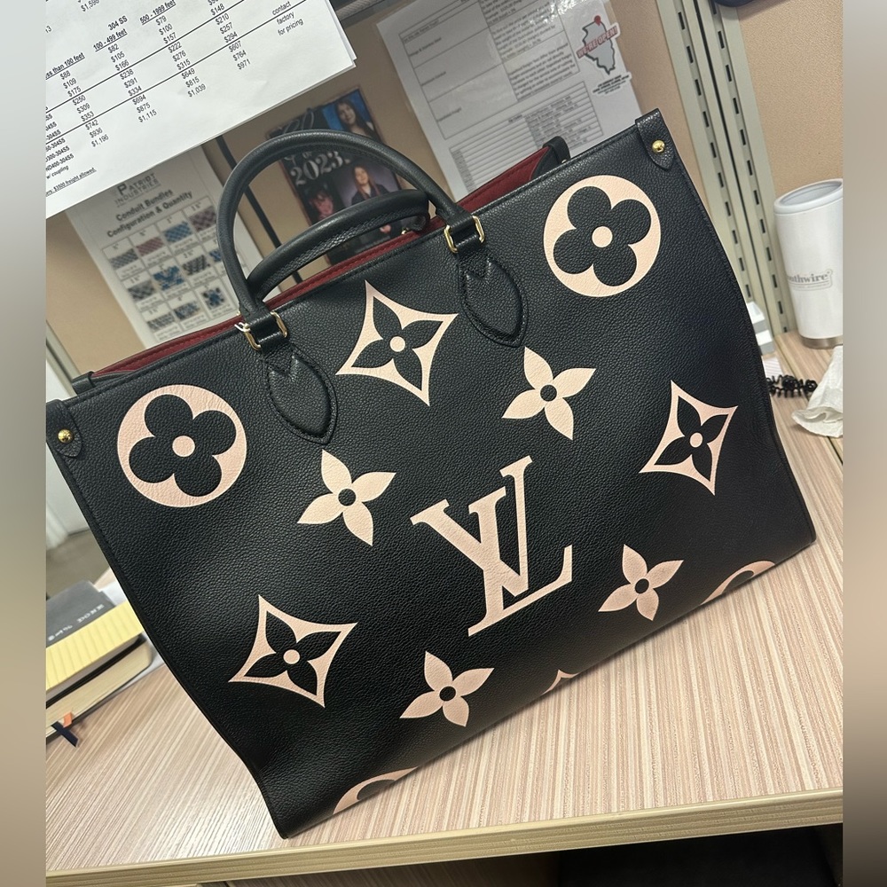 Authentic Louis Vuitton Onthgo GM Monogram Empreinte Leather Bicolor